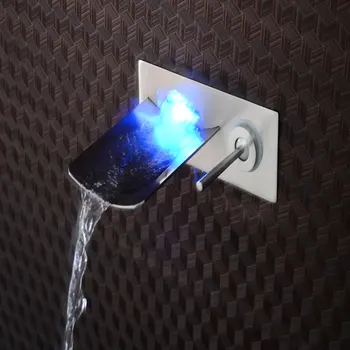 Besplatna dostava Moderna Kupaonica Brušeni nikal LED Zidna S Jednom Ručkom Falls Kada Umivaonik Slavinu Kvadratnom